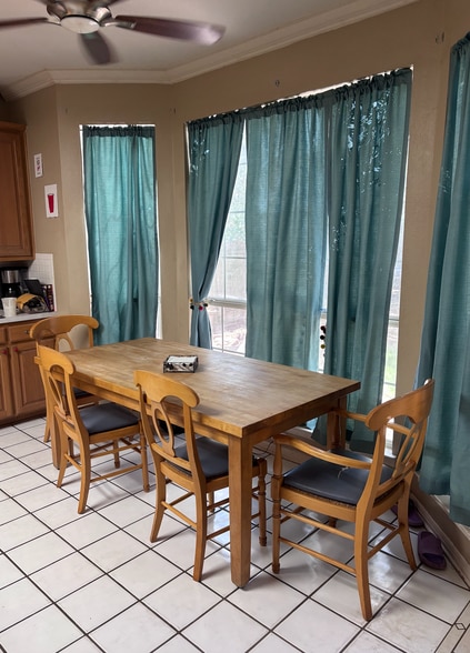 Building Photo - 7804 Cheno Cortina Trl