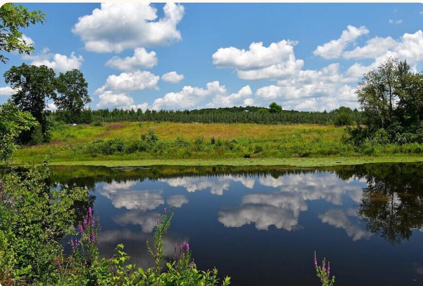 Building Photo - 27 Pine St