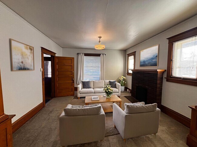 Building Photo - 1336 N Weber St