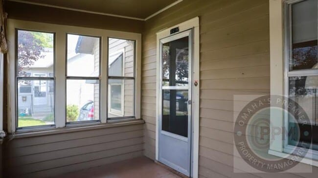 Building Photo - Comfortable 1 Bedroom/1 Bathroom/Aksarben-Elmwood Park| $300 off Dep