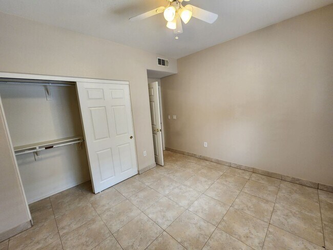 Building Photo - 1050 E Cactus Ave