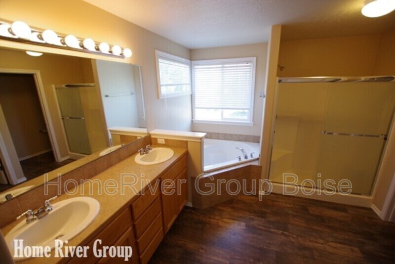 Building Photo - 1726 W Apgar Creek Dr