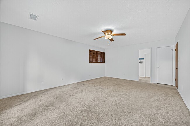 Building Photo - 21422 Park Willow Dr