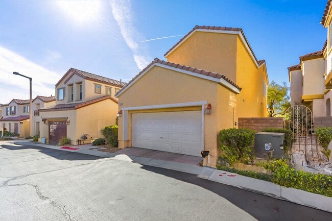 Building Photo - Well Kept Summerlin 3 Bedroom Home