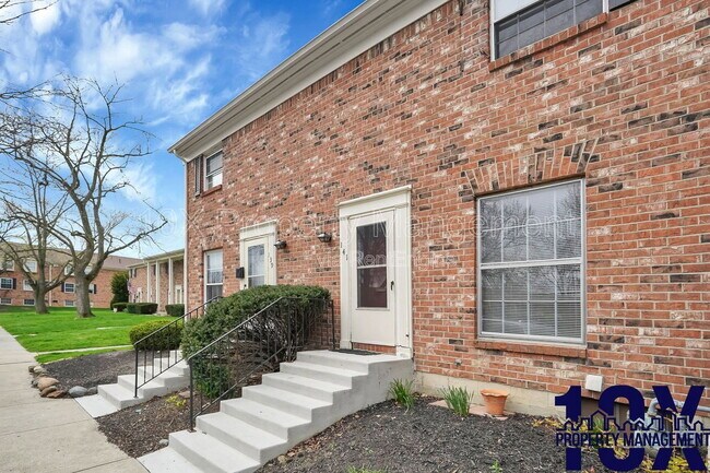 Building Photo - 141 Beacon Run W