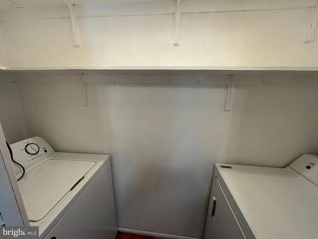 Building Photo - 25 Wyndham Pl