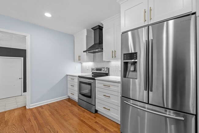 Building Photo - 2115 Bellaire Ave