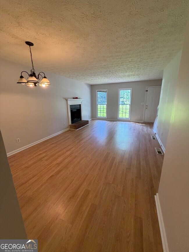 Building Photo - 1337 Sweet Pine Dr