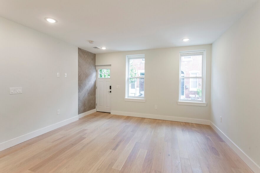 LIVING ROOM - 1448 E Wilt St