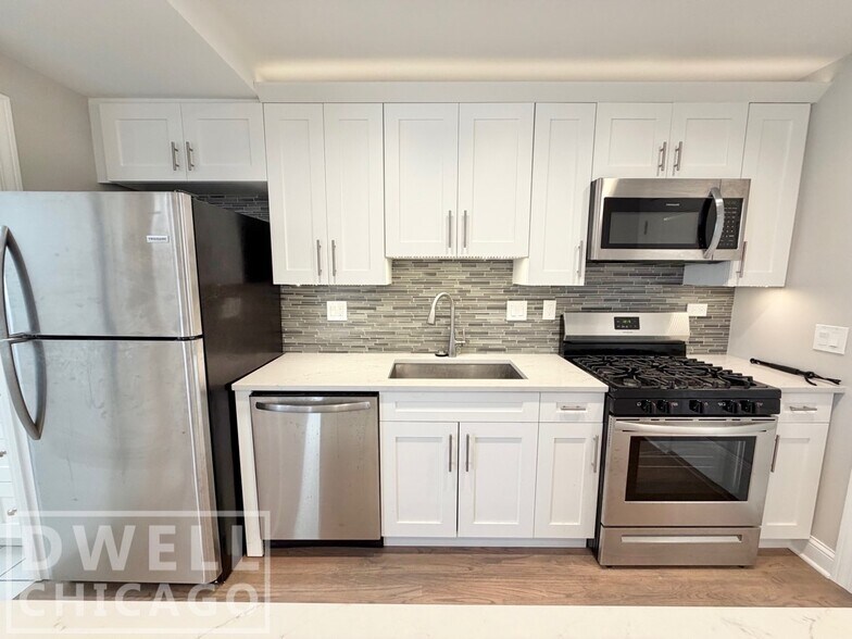 Building Photo - 4111 N Lincoln Ave