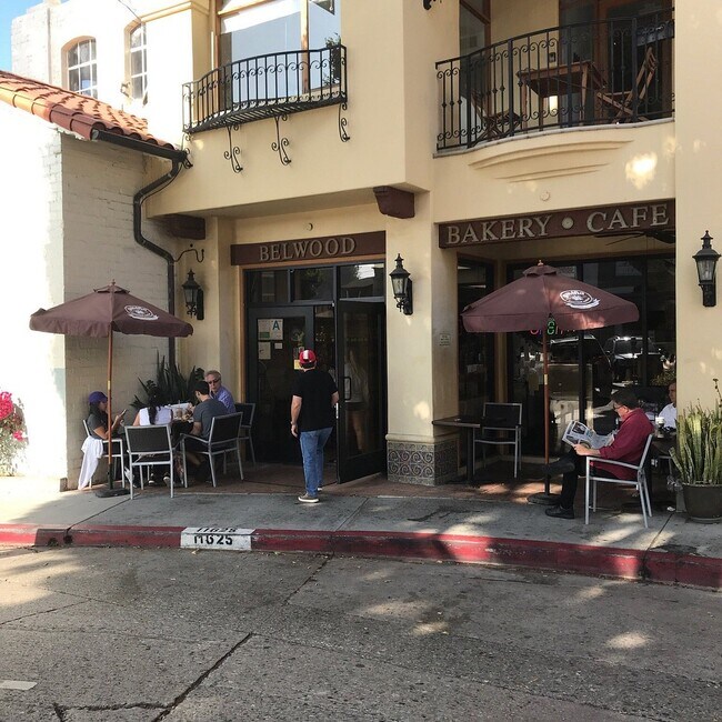 Building Photo - 11970 Montana Ave