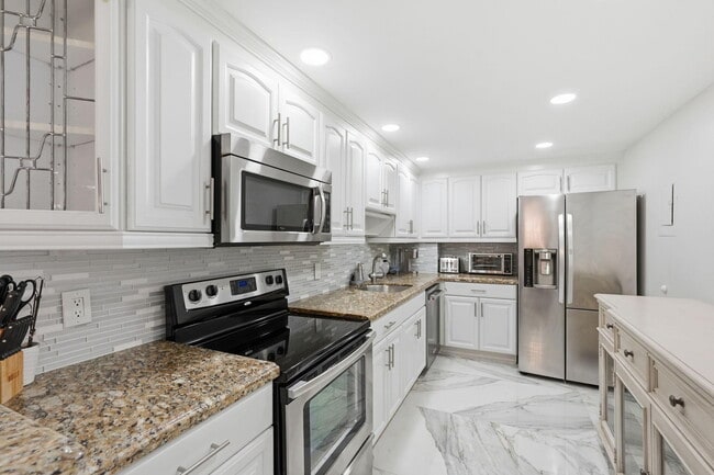 Building Photo - 3450 S Ocean Blvd