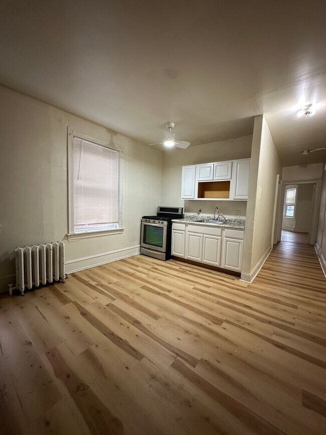 Primary Photo - 1330 W Hunting Park Ave