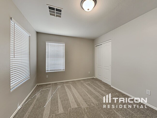 Building Photo - 8423 W Hamster Ln