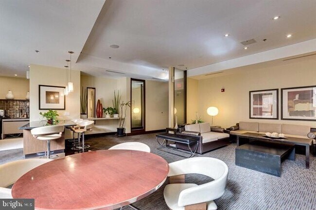 Building Photo - 440 L St NW