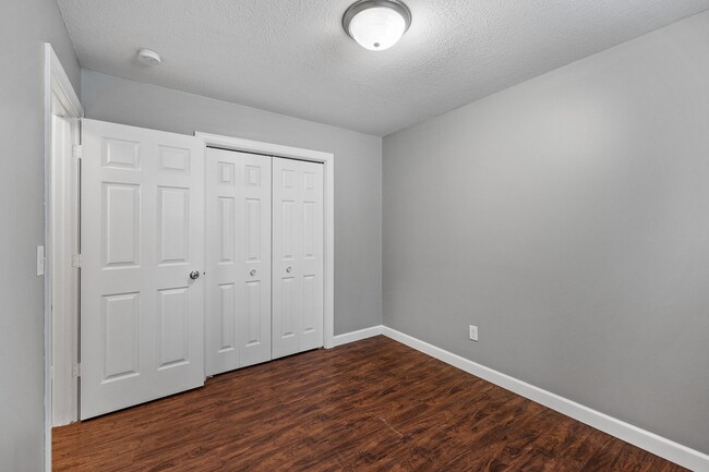 Building Photo - Spacious 1BR/1Bath apartment available Now!