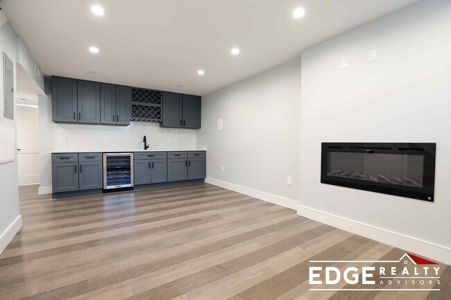 Building Photo - 11 Molloy St