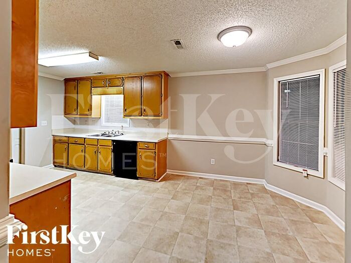 Building Photo - 10900 Thrasher Rd