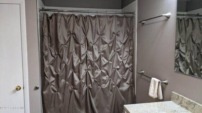 Building Photo - 1006 Greenwich Dr