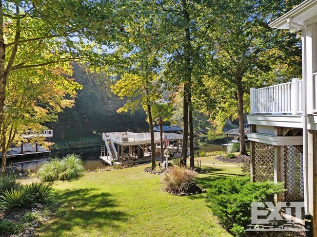 Building Photo - Incredible Lake House in Gaston Heights