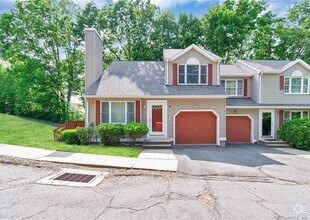 Building Photo - Townhouse