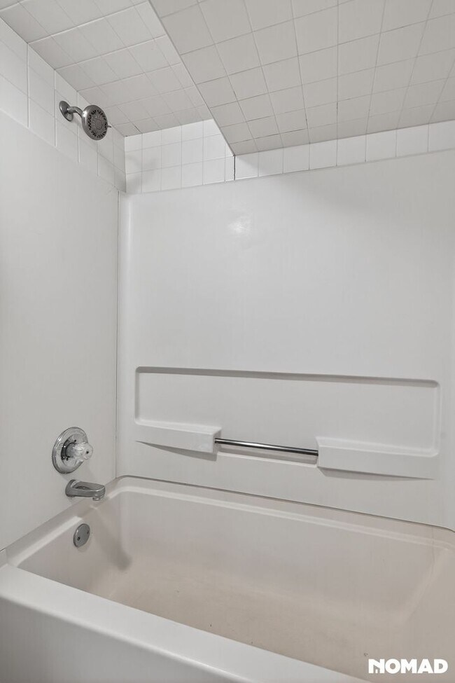 Building Photo - 30 W Navajo St