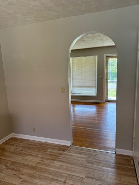Building Photo - 2BR/1BA WITH STUDY! Detached garage with w...