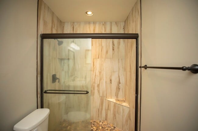 Building Photo - ** 4 bed 2 bath located by Montgomery Academy ** Call 334-366-9198 for a self showing