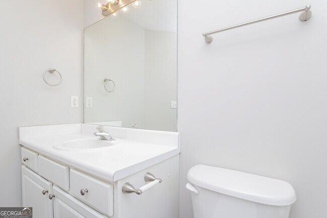 Building Photo - 2585 Fairmont Park Ct