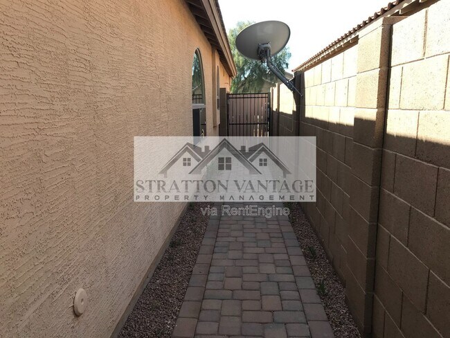 Building Photo - 42006 W Anne Ln