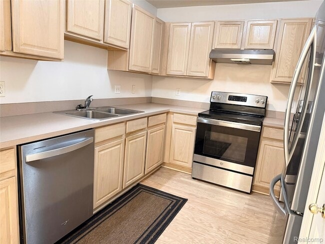 Building Photo - 29419 Glen Oaks Blvd E