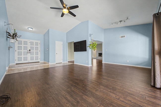 Building Photo - 1056 W Pecos Ave