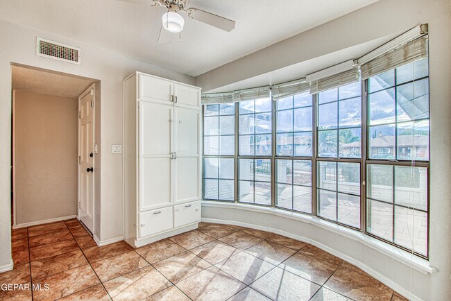Building Photo - 853 El Parque Dr