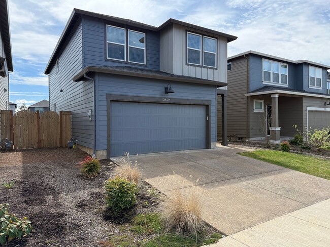 Building Photo - Newer 3 bedroom 2.5 bathroom house!