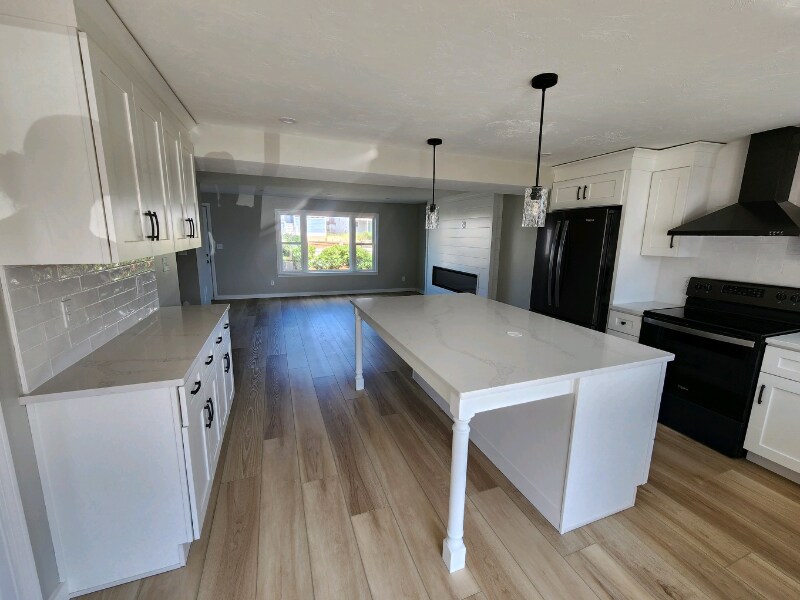 Building Photo - 275 North End Blvd