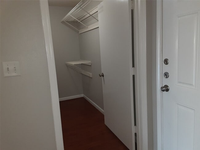 Building Photo - 146 S Bend Ct