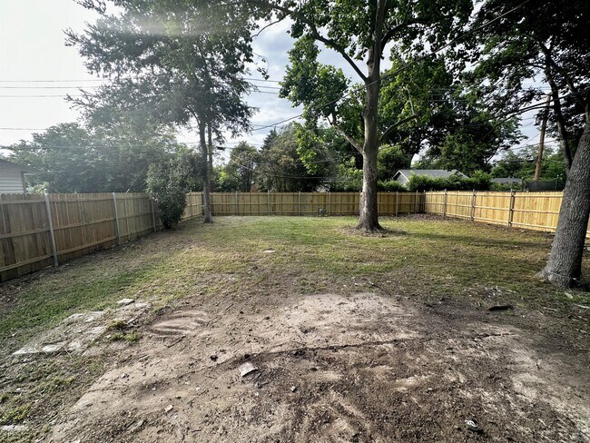 Building Photo - 10809 Sharondale Ln