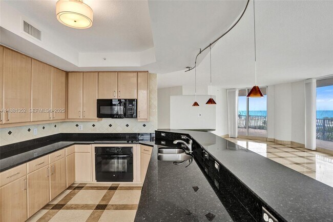 Building Photo - 100 S Birch Rd