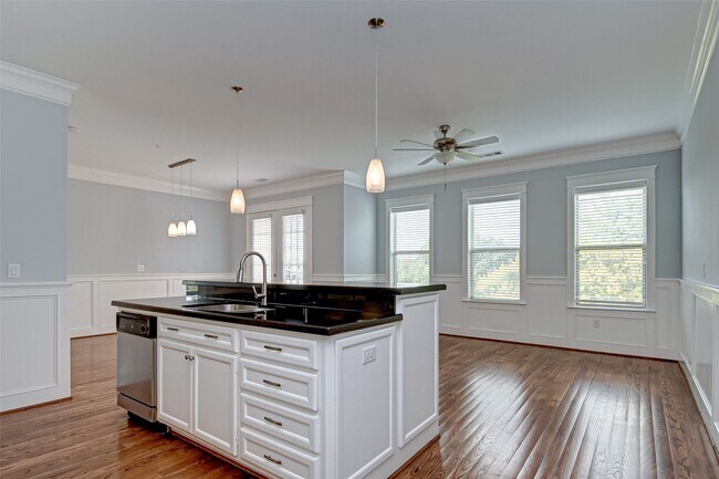 Building Photo - 2802 Morrison St