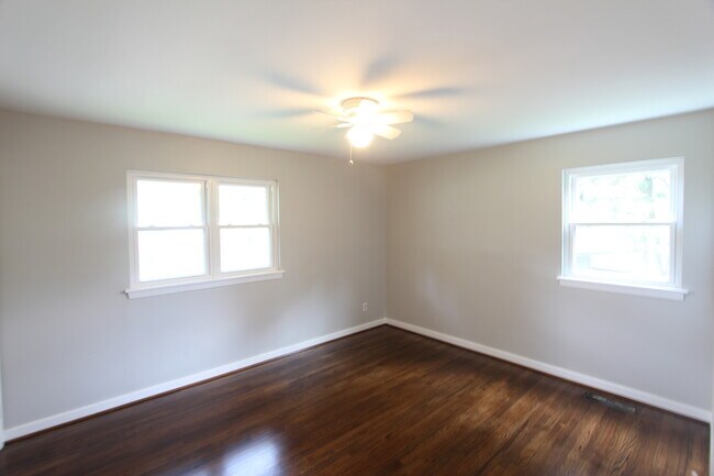 Building Photo - 3025 La Haven Cir