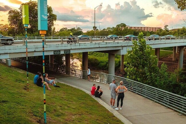 Building Photo - 3205 Center St