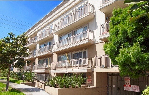 Building Photo - 141 S Clark Dr