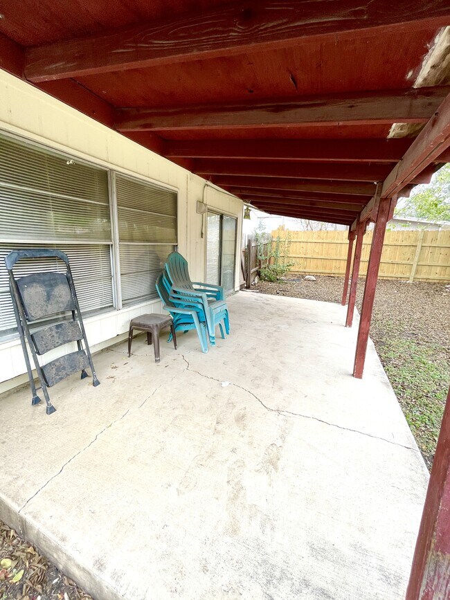 Building Photo - 1078 Honey Tree St