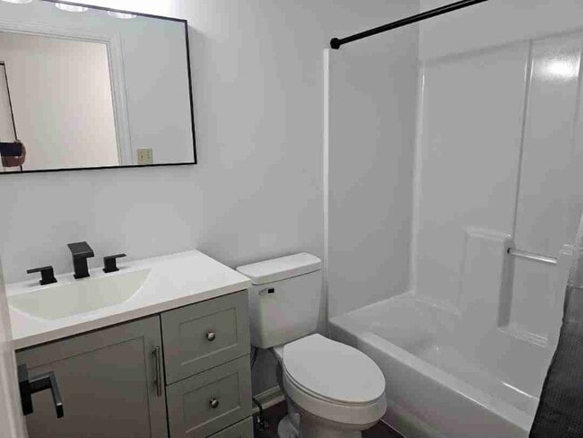Building Photo - 758 Oleander Ct