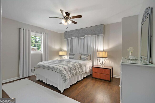 Building Photo - 1025 Hilburn Dr SE