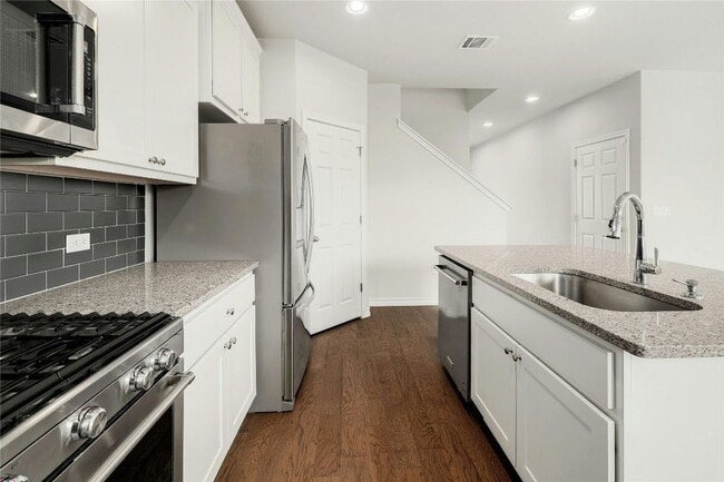 Building Photo - 15801 Crissom Ln