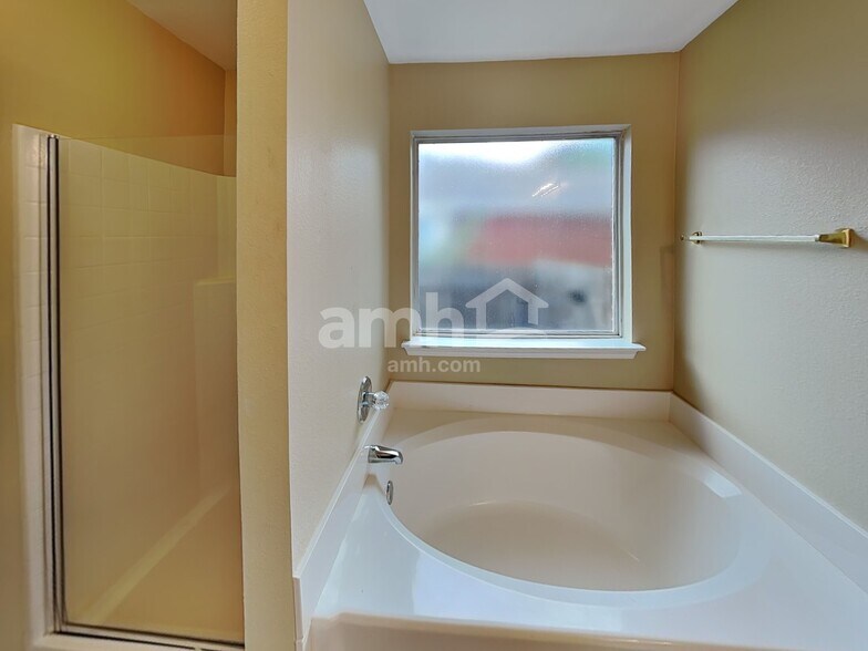 Building Photo - 2545 Big Spring Dr
