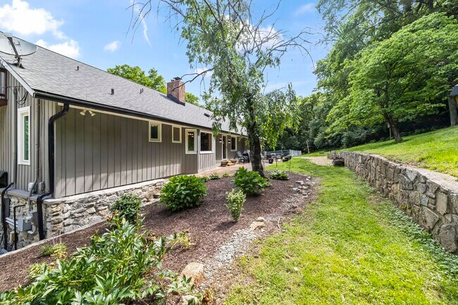 Building Photo - 5353 Green Valley Ct