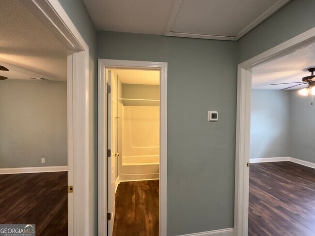 Building Photo - 10 Church St