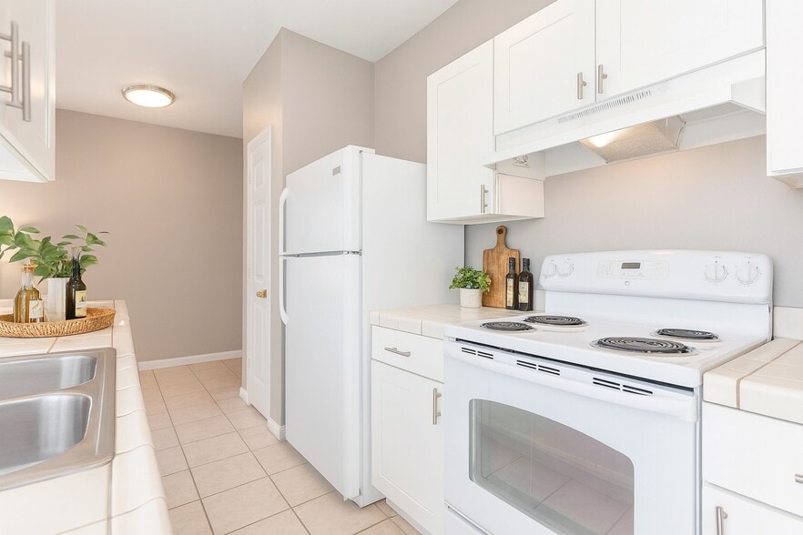 Building Photo - South Palm Villas